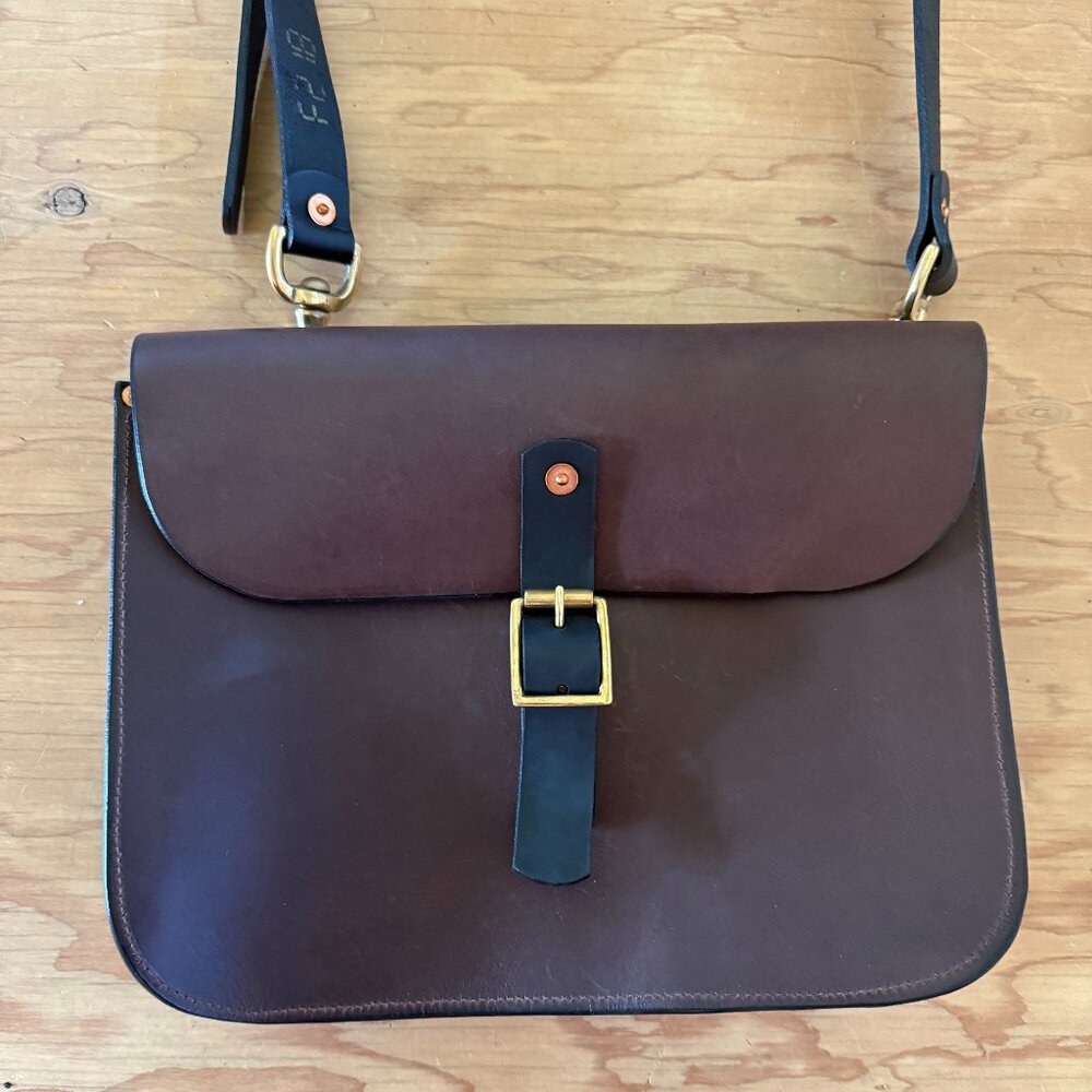 Kingsley Walters Foulden Crossbody Saddle Leather Bag - Unisex